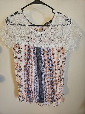 Suzanne Betro White Lace Yoke Floral Stripe Blouse with Coral & Blue